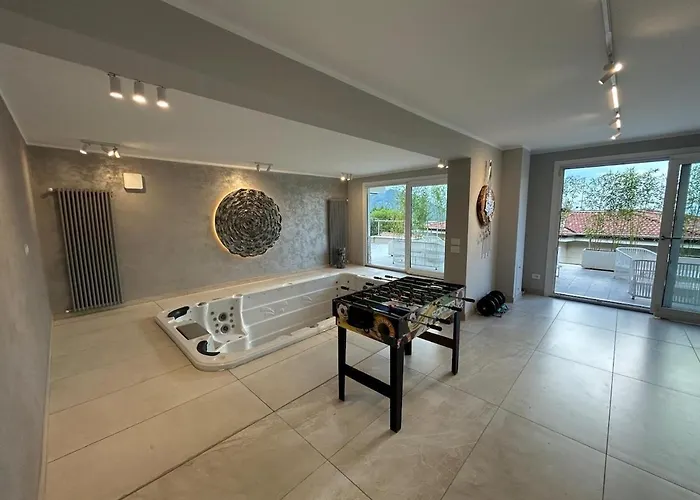 Stylish 4br Hillside With Panoramic Views Villa